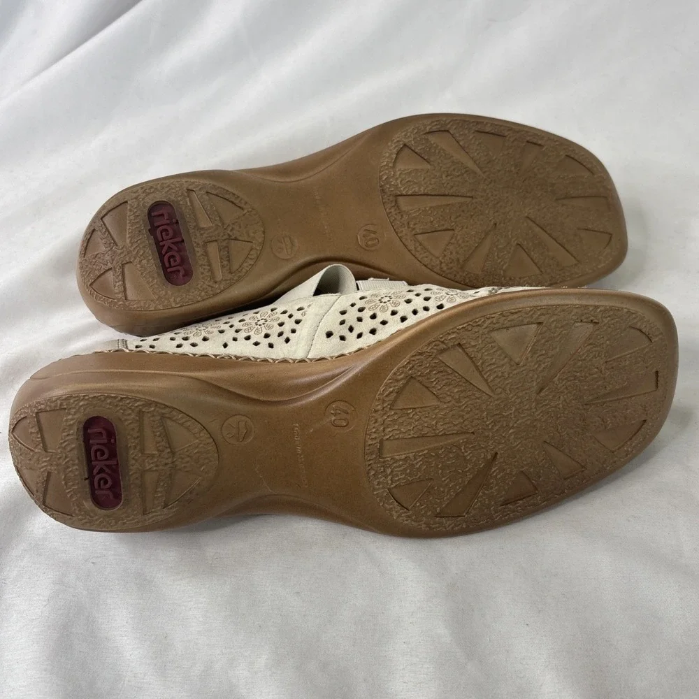 Rieker Antistress Perforated Floral Cutout Mary Jane 40 8.5/9 Cottagecore Flats